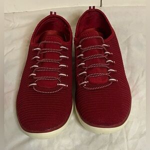 Comfortview Women's CV Sport Ariya Slip On Sneaker Crimson Size 9M